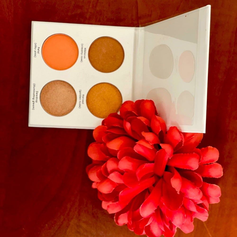 Seraphine Botanicals -Happy Hibiscus luminzer and blush palette